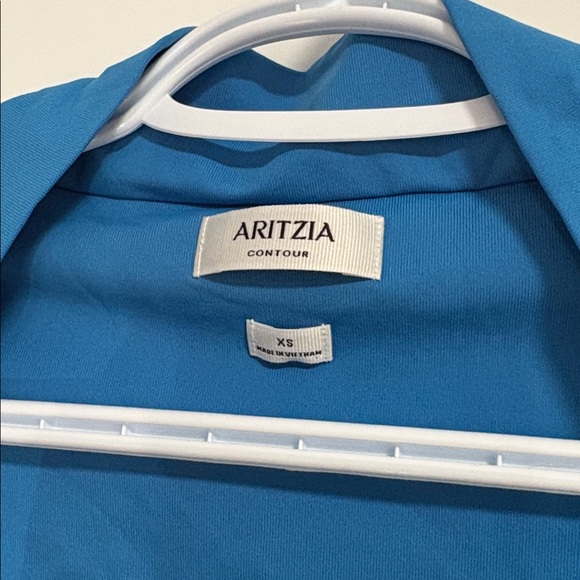 Aritzia Contour Flourish Top in Splash Blue - Picture 2 of 5